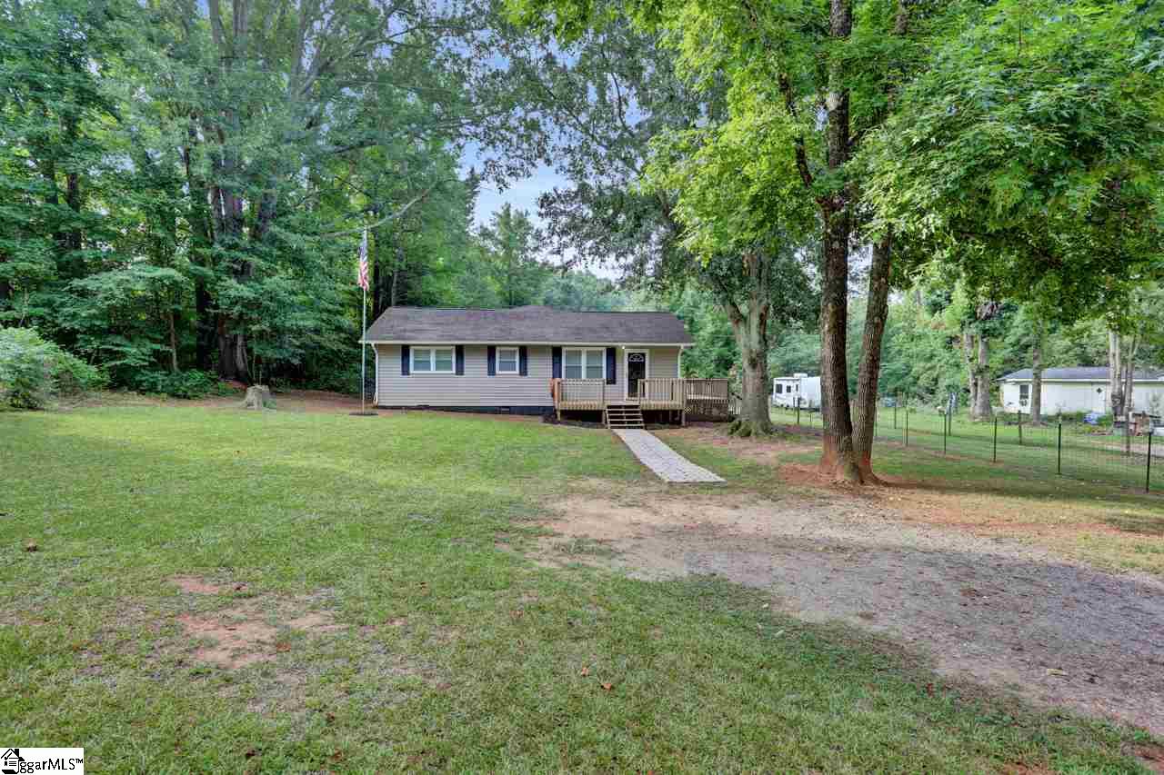 4925 Torrington Road Laurens, SC 29360 - Photo 4 of 33