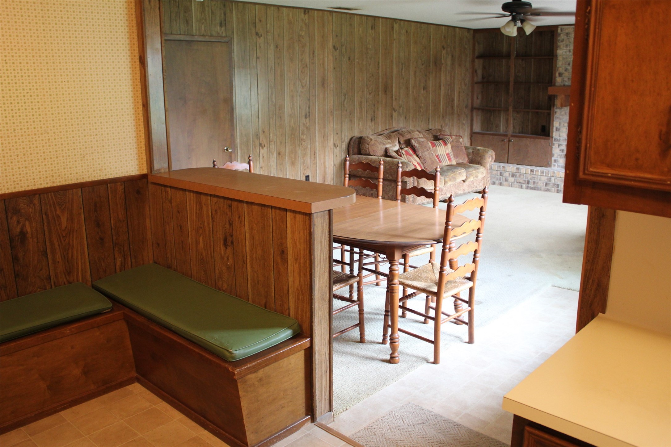 1610 Bexar Avenue Victoria, TX 77901 - Photo 15 of 30 a room with furniture and a window