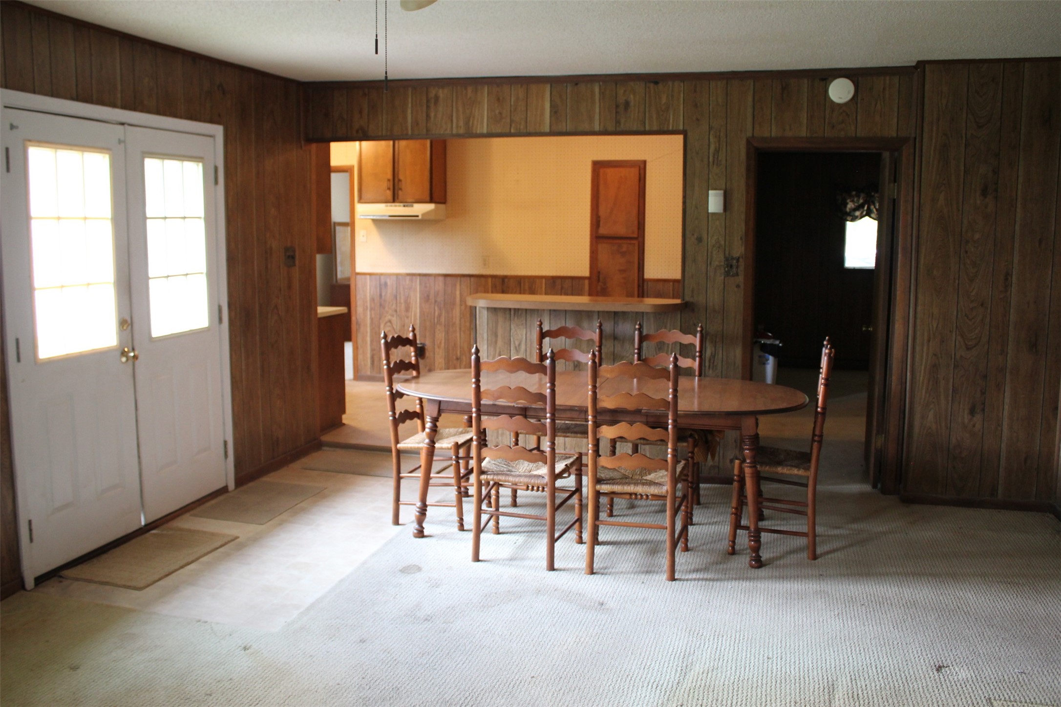 1610 Bexar Avenue Victoria, TX 77901 - Photo 21 of 30 a view of a livingroom with furniture and window