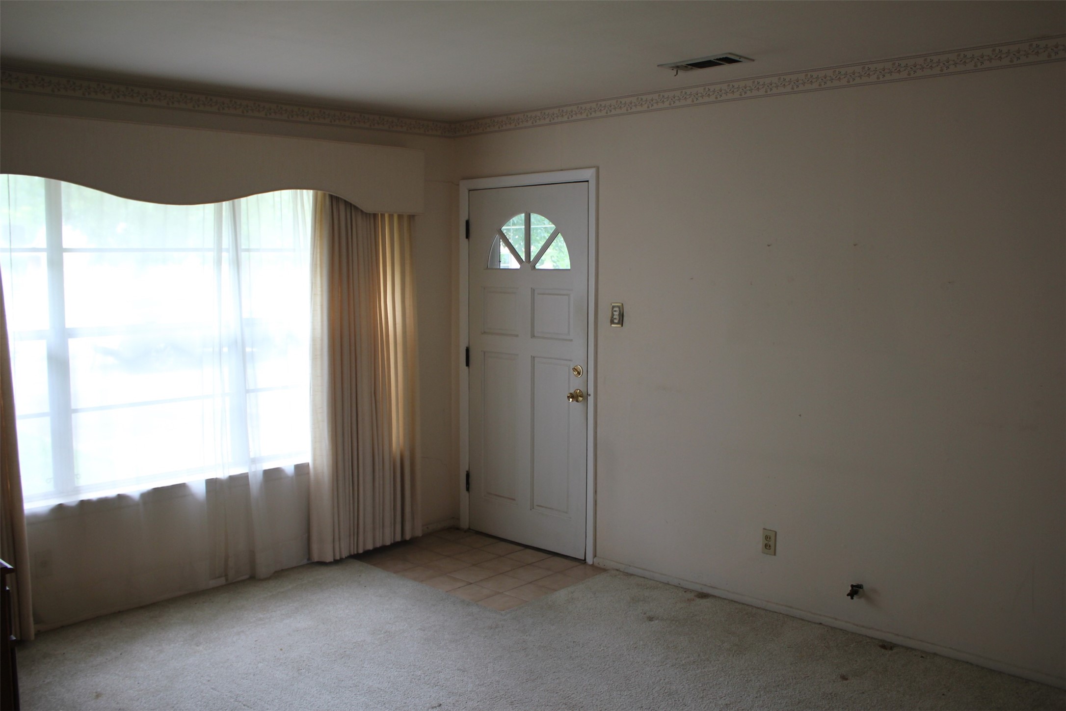 1610 Bexar Avenue Victoria, TX 77901 - Photo 23 of 30 a view of empty room with window