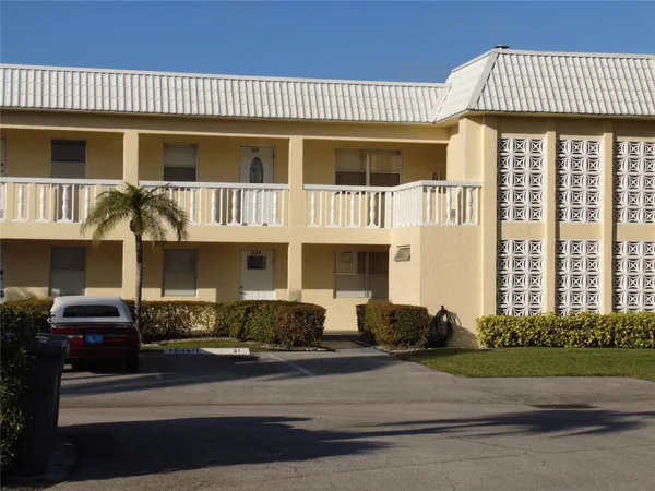 $119,900 | 9788 Marina Boulevard, Unit 313, Boca Raton, FL 33428