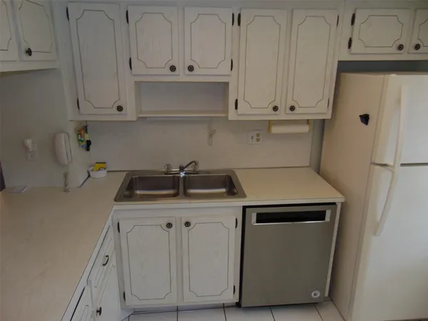 $119,900 | 9788 Marina Boulevard, Unit 313, Boca Raton, FL 33428