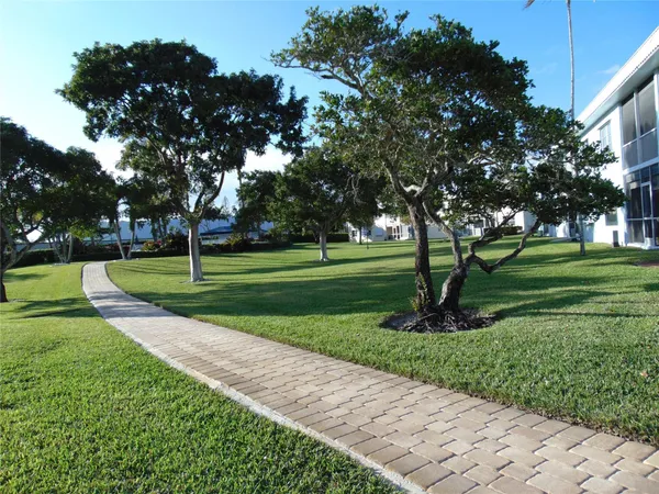 $119,900 | 9788 Marina Boulevard, Unit 313, Boca Raton, FL 33428