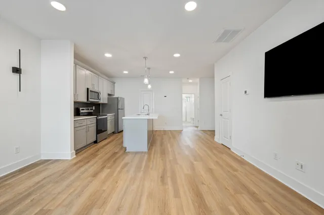 $2,400 | 700 North Dupont Avenue, Unit 504, Madison, TN 37115