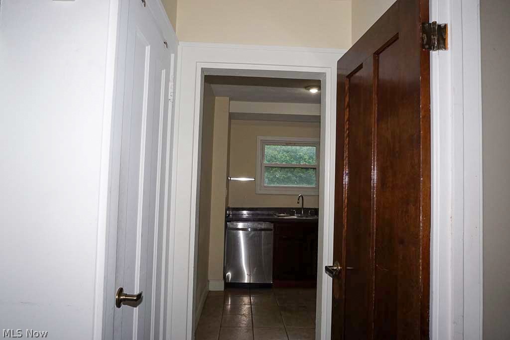 1669 Maple Road Cleveland Heights, OH 44121 - Photo 22 of 32
