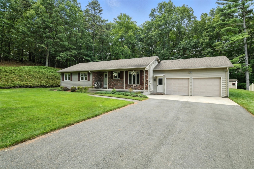 622 East Mountain Road Westfield, MA 01085 - Photo 3 of 39 Gallery Image 3