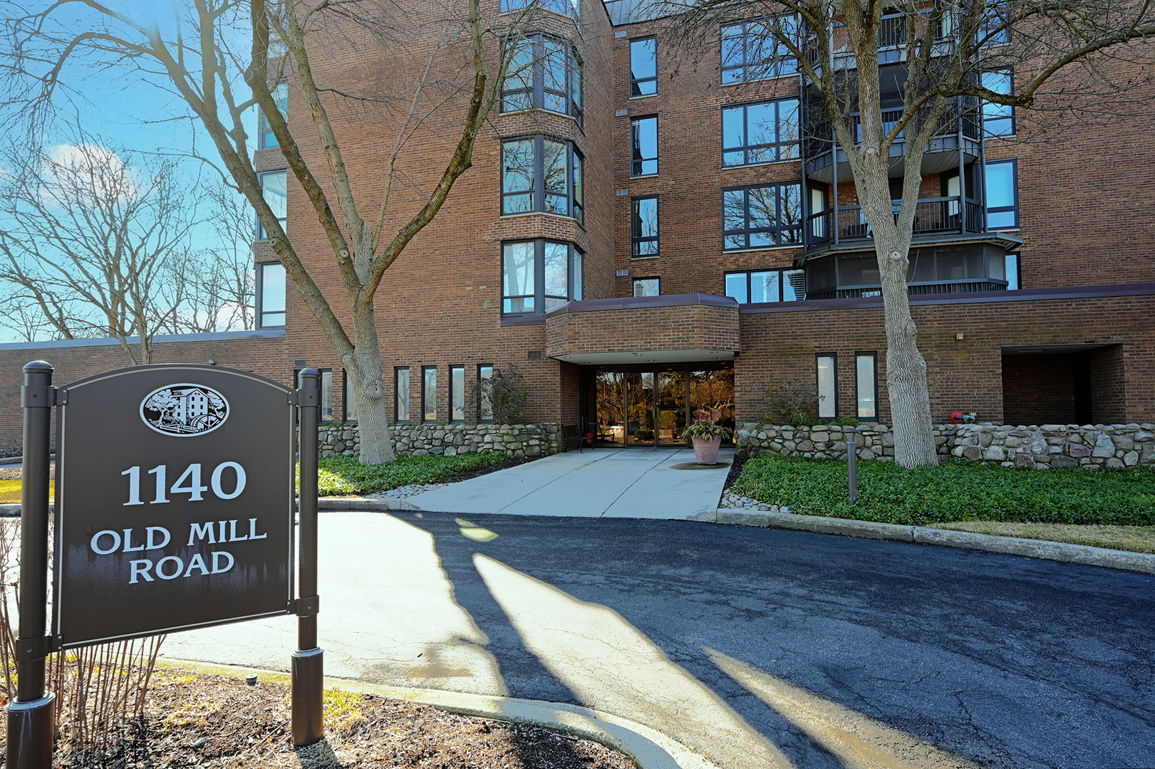 1140 Old Mill Road, Unit 101F Hinsdale, IL 60521 - Photo 2 of 14 a front view of a building