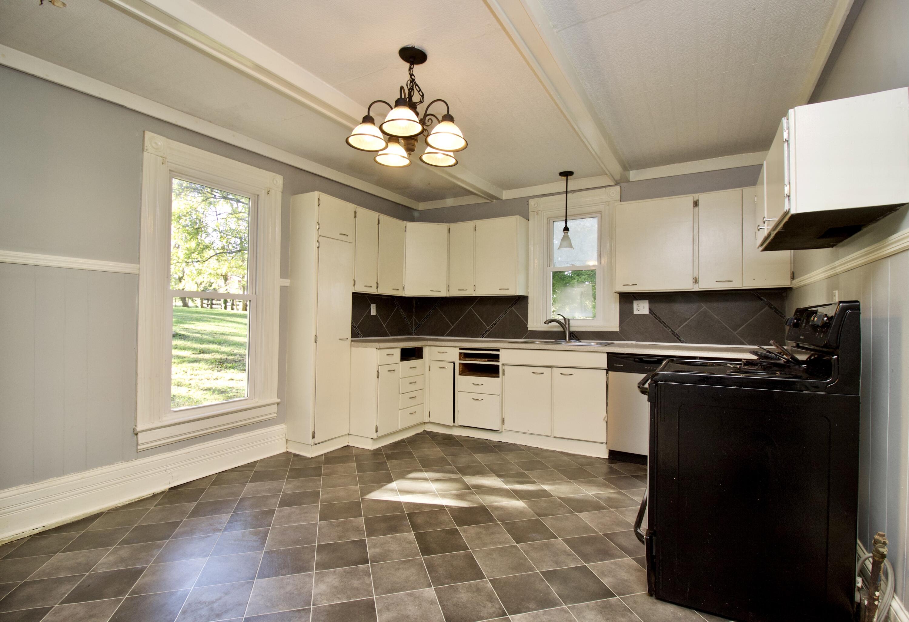 537 South Buell Street Perryville, KY 40468 - Photo 5 of 14 46838E0B-F72A-4659-B644-15C7889D590B