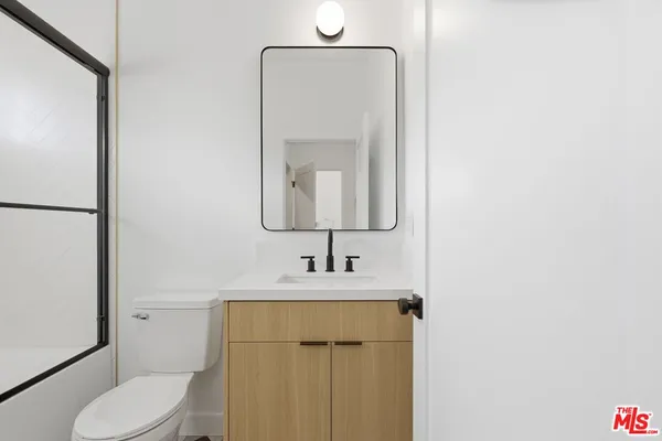 $4,650 | 2837 Redondo Boulevard, Unit 1/2, Los Angeles, CA 90016