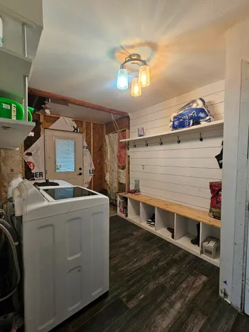 a view of a storage & utility room