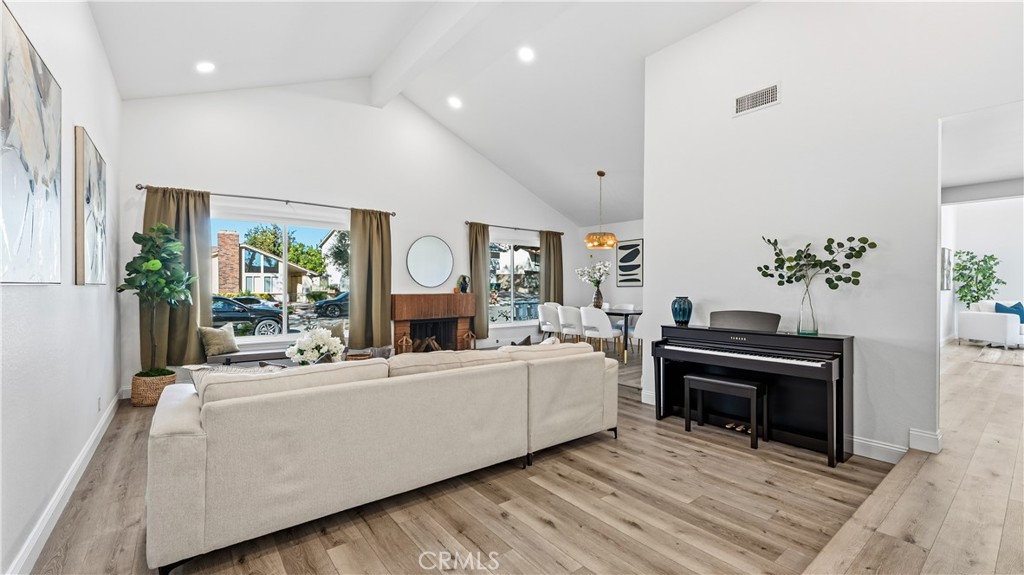 2430 East Greensward Street Simi Valley, CA 93065 - Photo 11 of 53