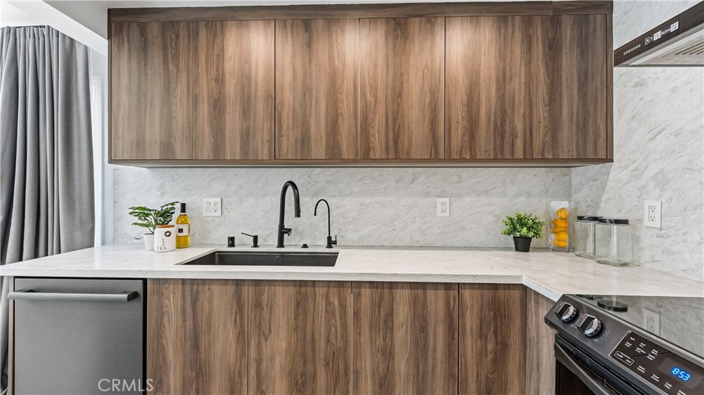 2430 East Greensward Street Simi Valley, CA 93065 - Photo 17 of 53