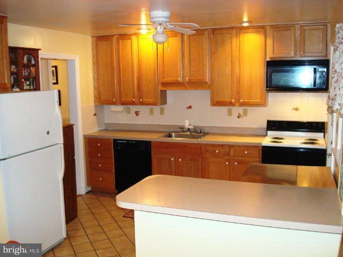 2314 Homestead Drive Silver Spring, MD 20902 - Photo 4 of 27 Kitchen