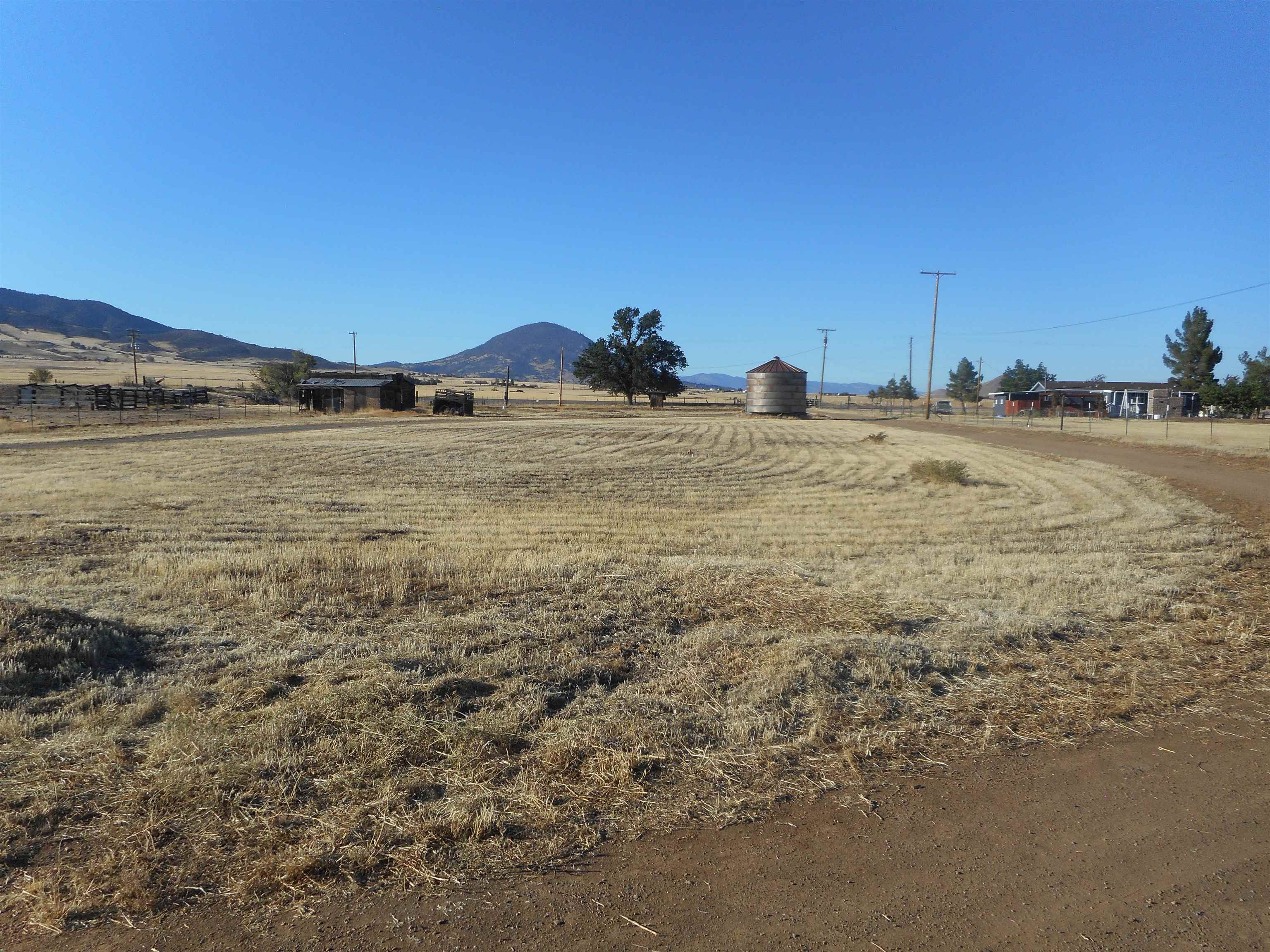7638 Shelley Road Montague, CA 96064 - Photo 3 of 27 Gallery Image 3
