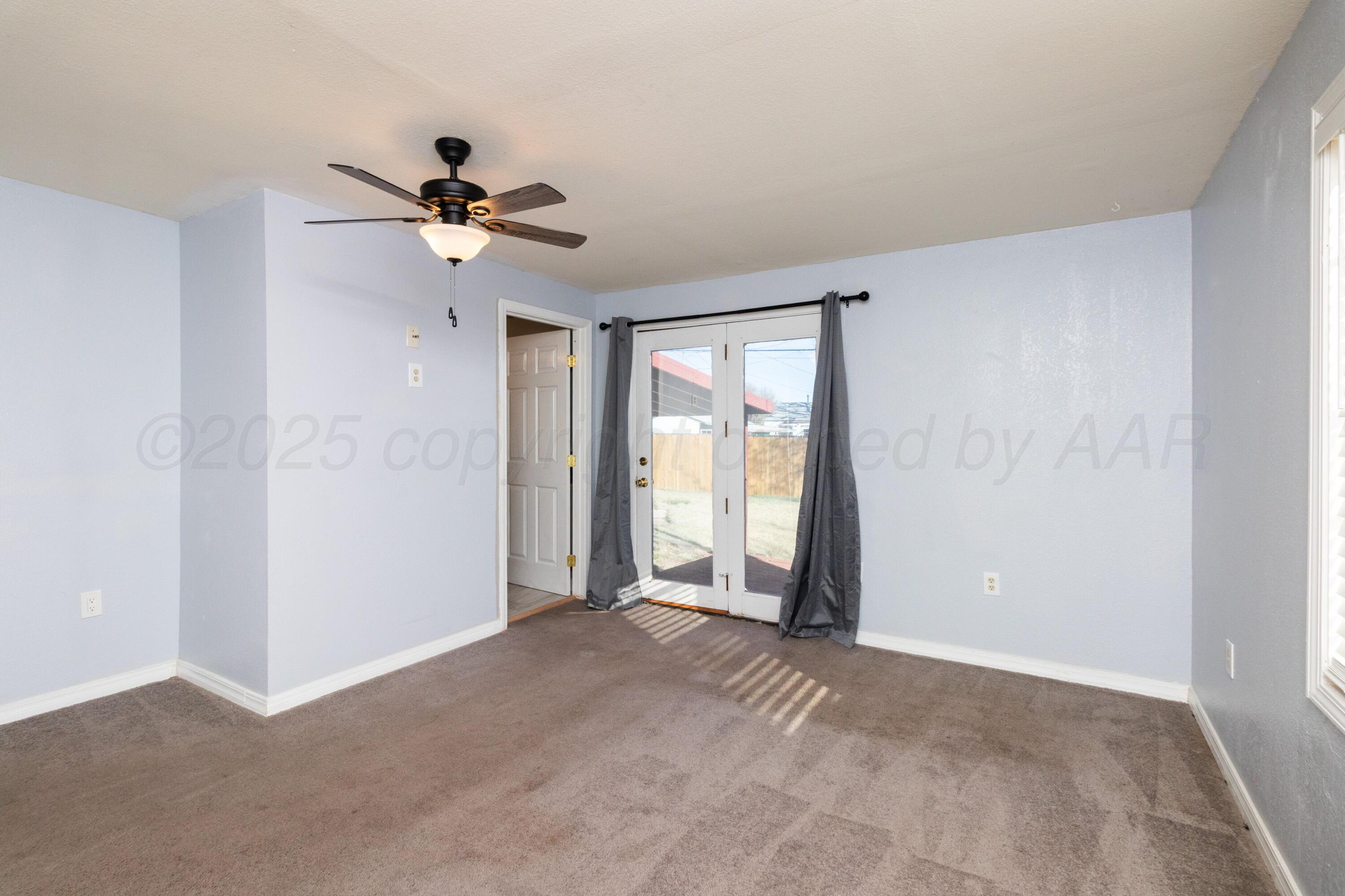 4613 Parker Street Amarillo, TX 79110 - Photo 13 of 26 Primary bedroom