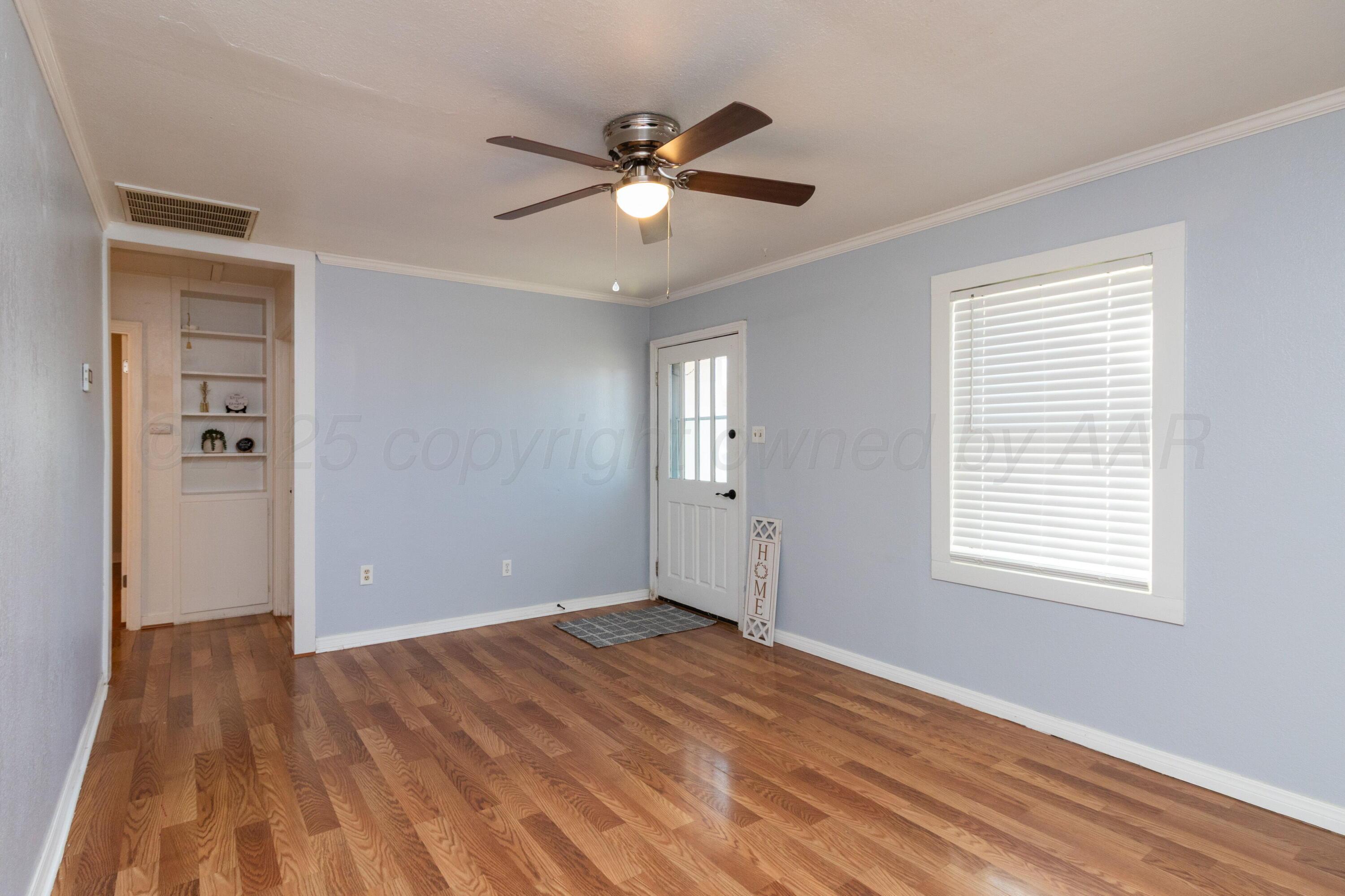 4613 Parker Street Amarillo, TX 79110 - Photo 5 of 26 Livingroom 2