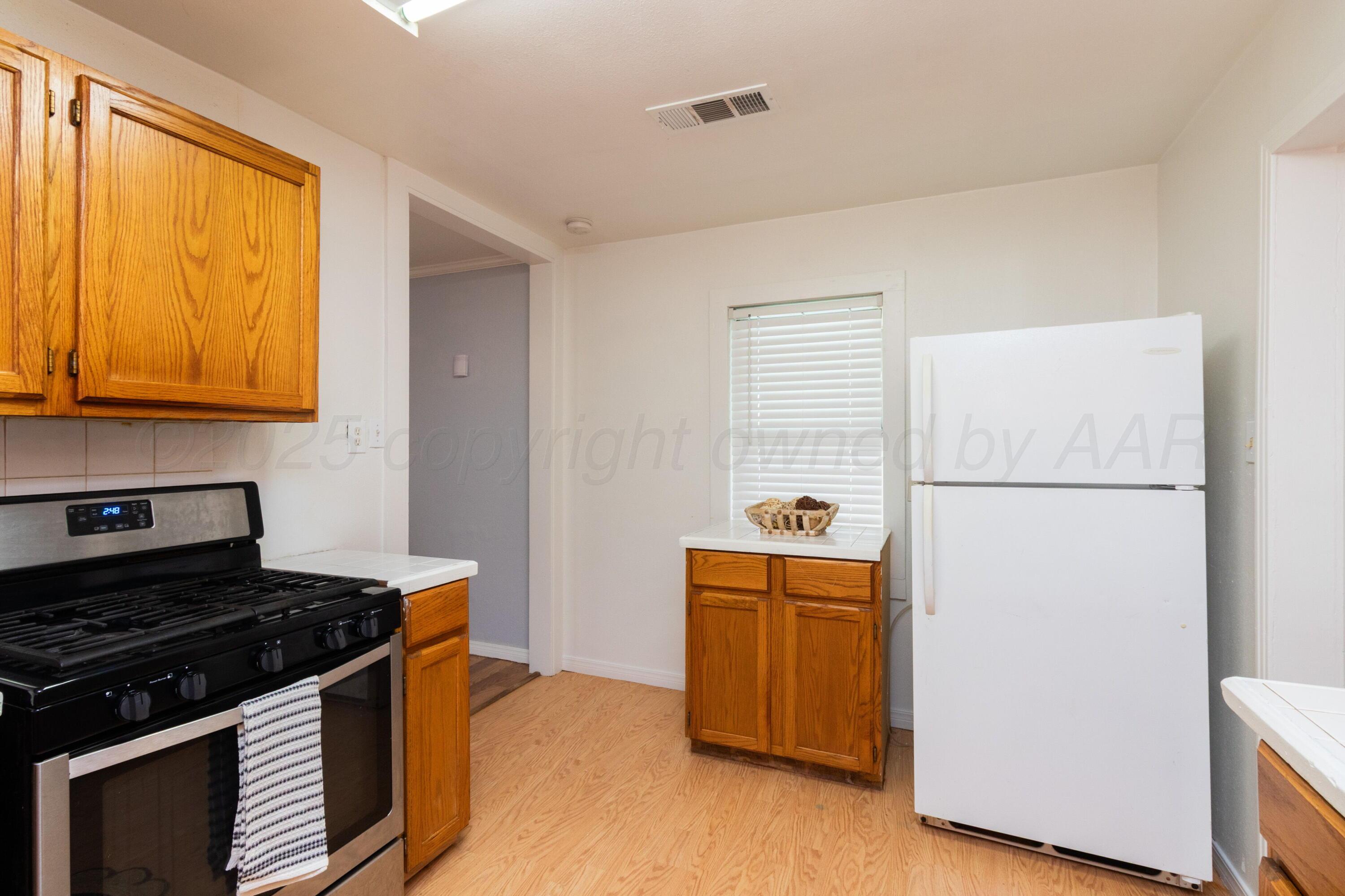 4613 Parker Street Amarillo, TX 79110 - Photo 8 of 26 Kitchen 3