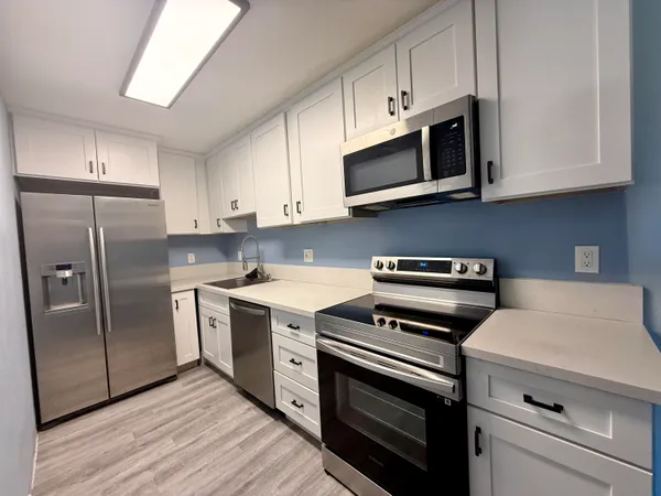 $215,000 | 2812 North Auburn Circle, Unit 210, Palm Springs, CA 92262