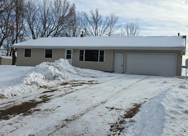 $314,900 | 460 County Road 5 Northwest, Isanti, MN 55040