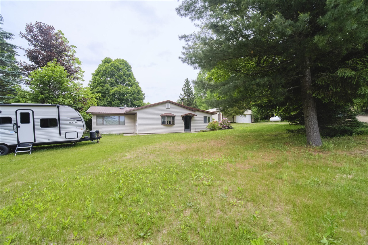 6712 Lumley Road Bear Lake, MI 49614 - Photo 3 of 27