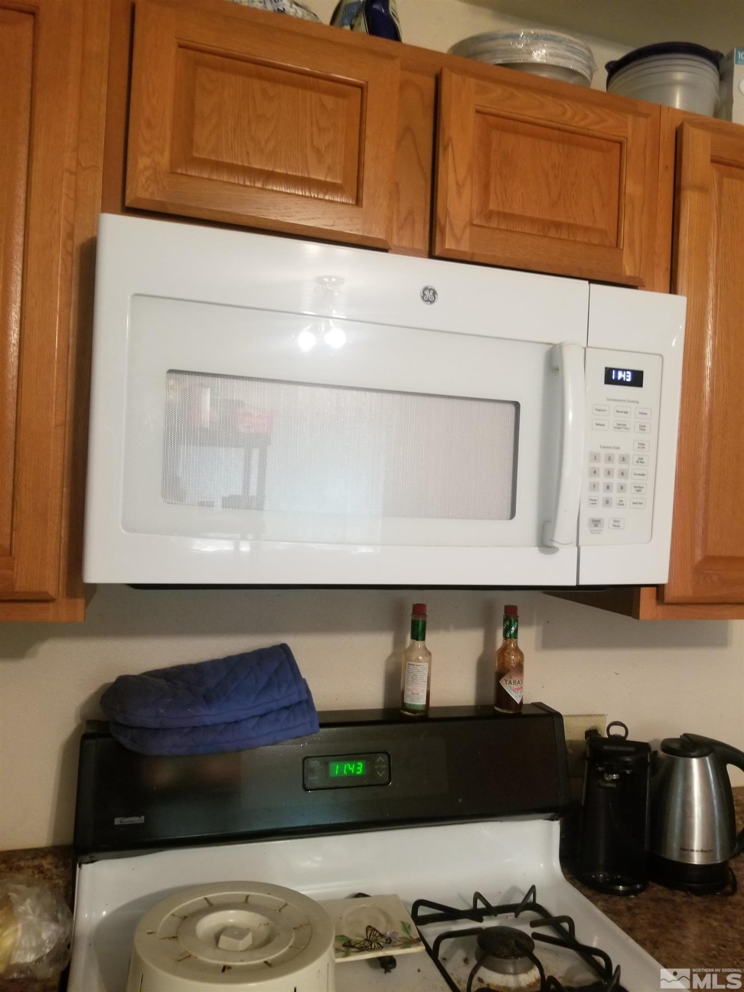 250-252 South Taylor Street Fallon, NV 89406 - Photo 13 of 29 a kitchen with a stove and a microwave
