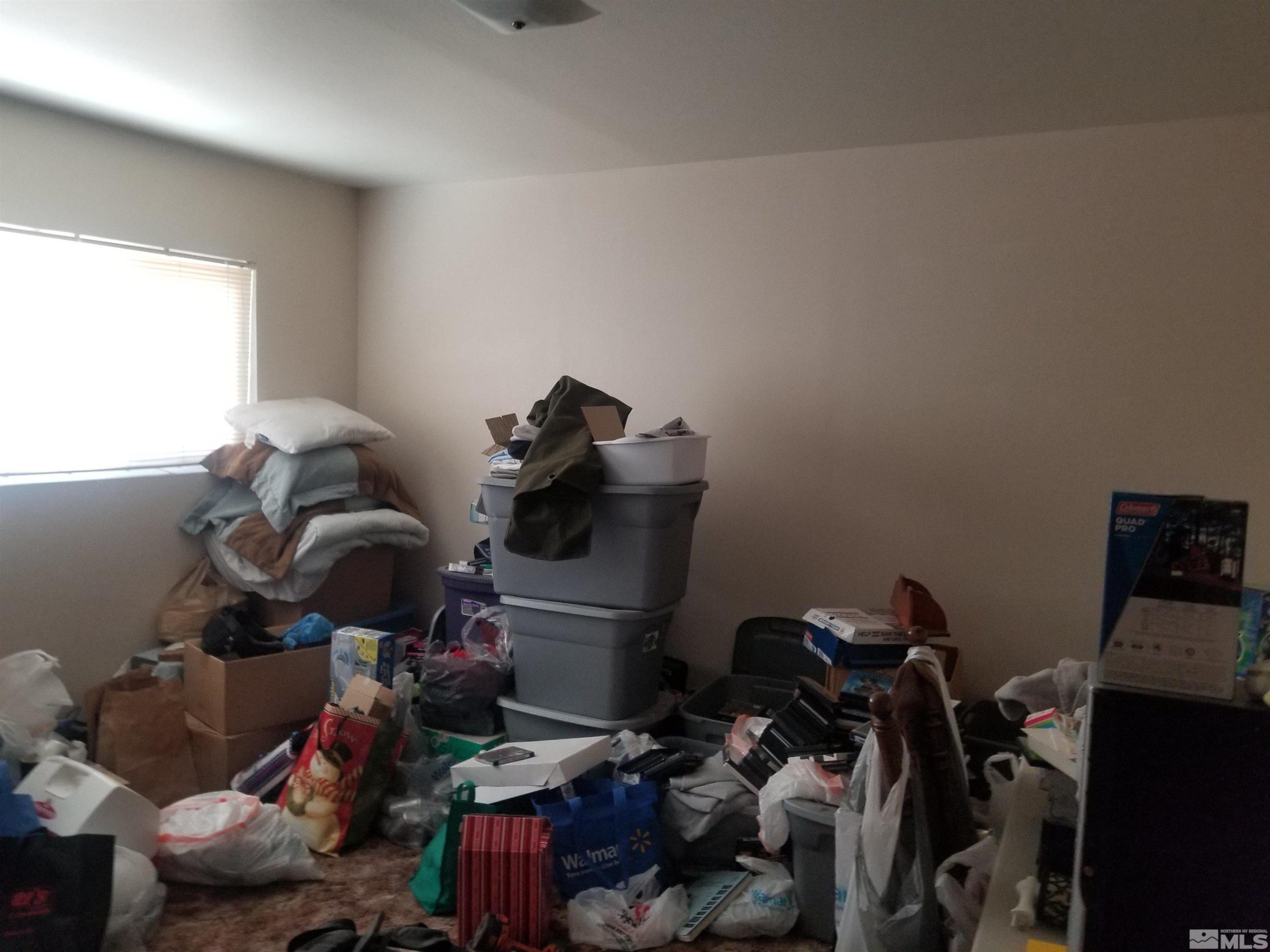 250-252 South Taylor Street Fallon, NV 89406 - Photo 23 of 29 a room with furniture and musical instruments
