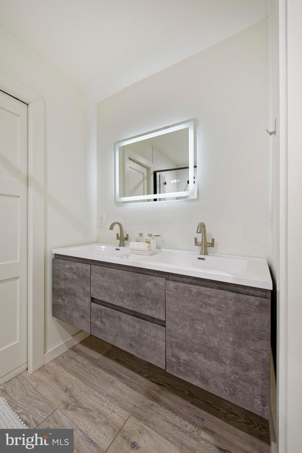 23443 23443-unit A Dover Road Middleburg, VA 20117 - Photo 10 of 41 Double vanities in the bathroom