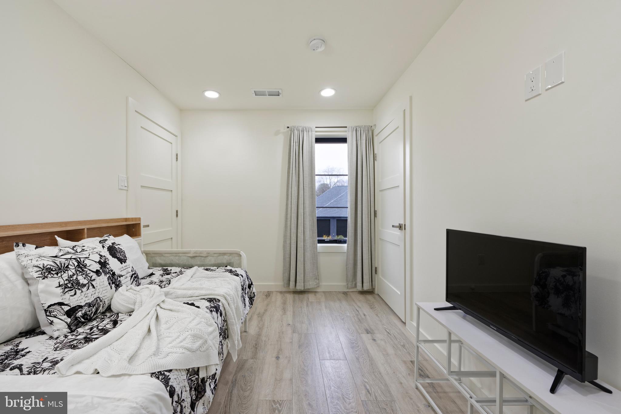 23443 23443-unit A Dover Road Middleburg, VA 20117 - Photo 12 of 41 View of bonus room that could be a home office