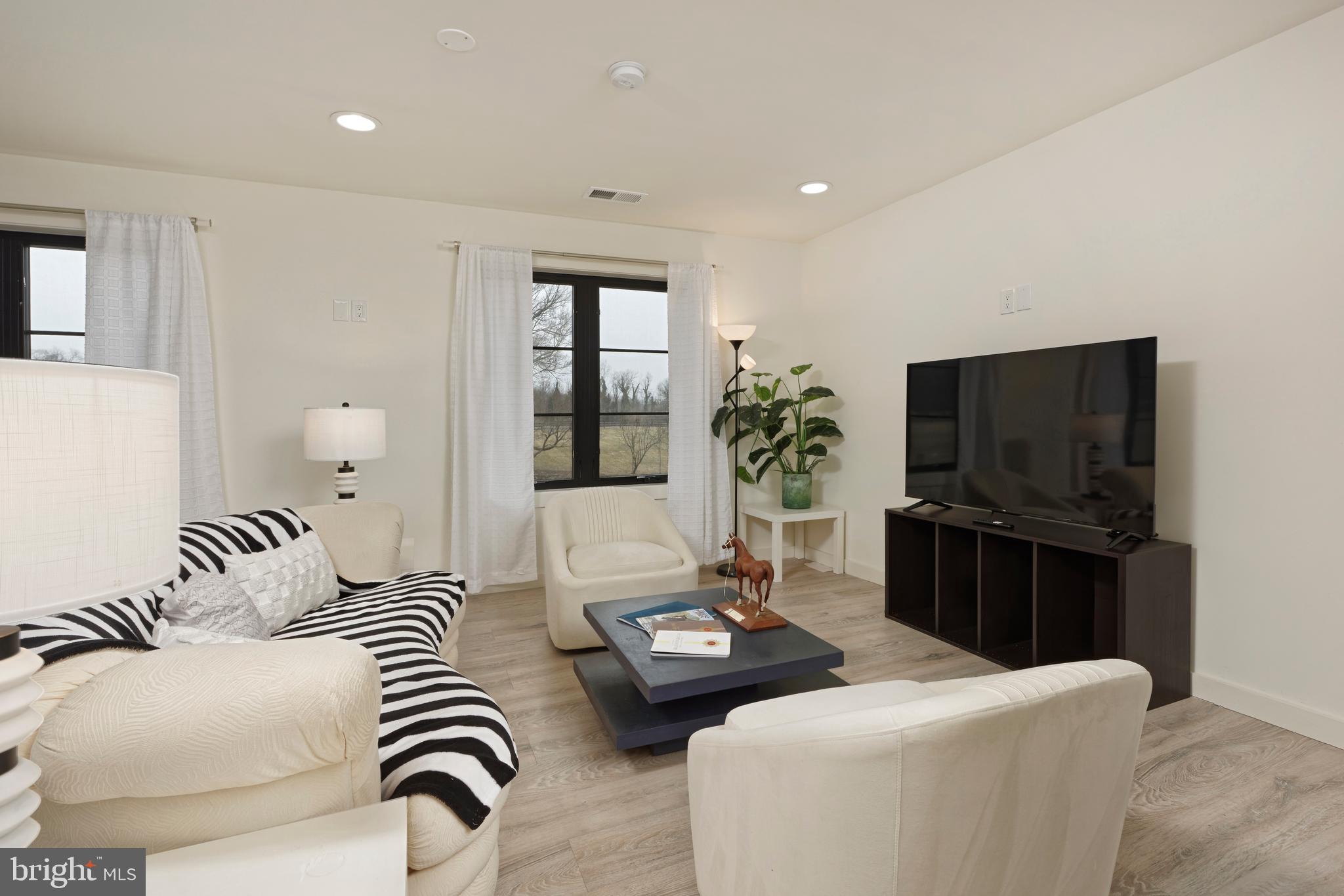 23443 23443-unit A Dover Road Middleburg, VA 20117 - Photo 6 of 41 Sitting area off the dining room area