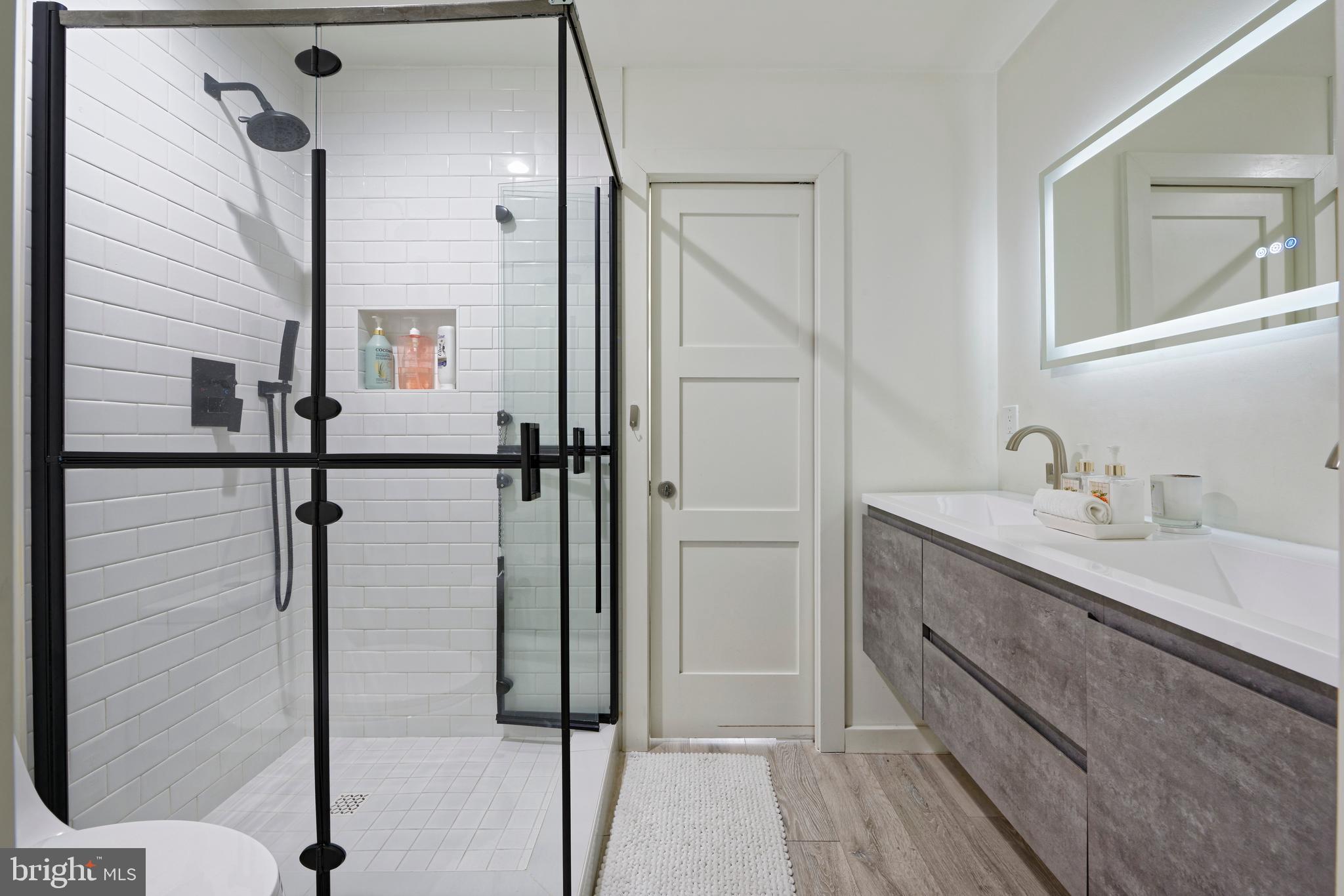 23443 23443-unit A Dover Road Middleburg, VA 20117 - Photo 9 of 41 Walk-in shower in upscale full bathroom