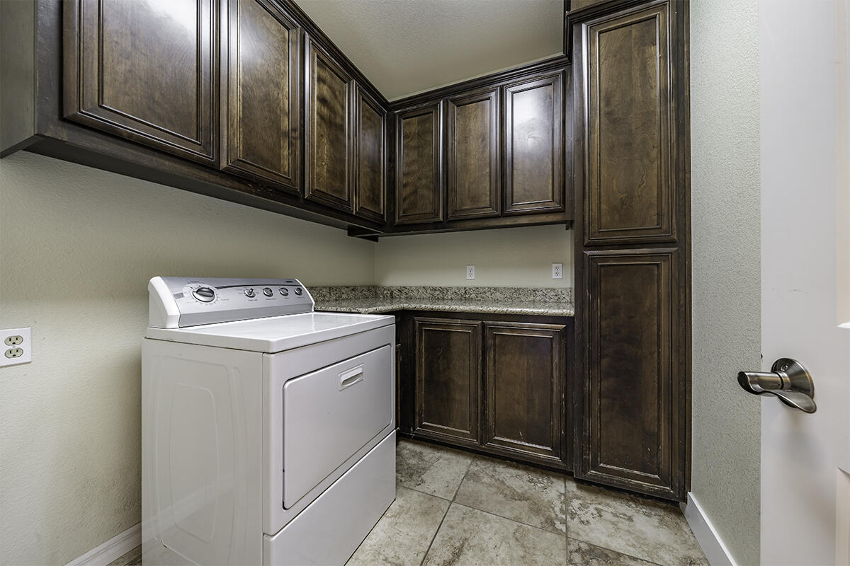 4201 Falcon Ridge Terrace Medford, OR 97504 - Photo 35 of 44 Laundry Room