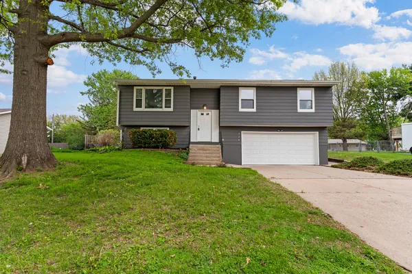 $219,900 | 220 Melodie Lane, Colona, IL 61241