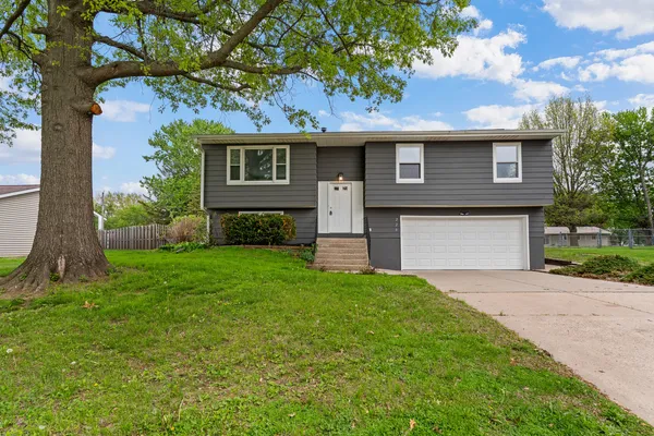 $219,900 | 220 Melodie Lane, Colona, IL 61241