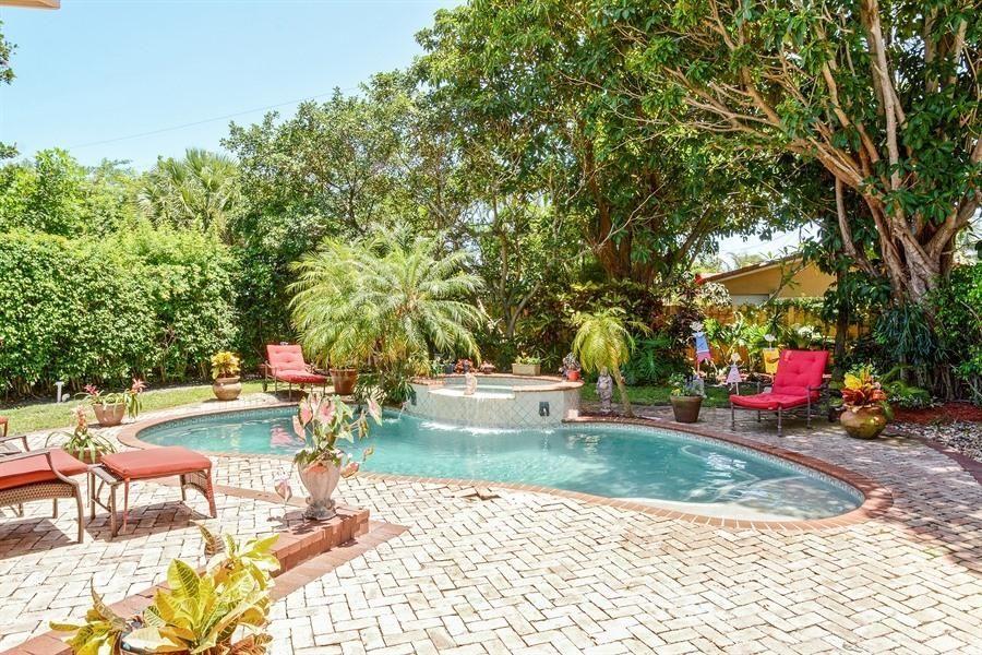 134 Seville Road West Palm Beach, FL 33405 - Photo 5 of 22 Pool and spa