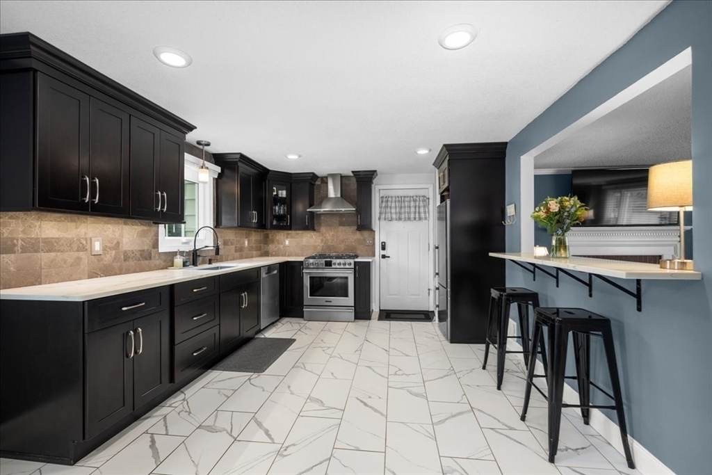 89 Weymouth Street Springfield, MA 01108 - Photo 5 of 28