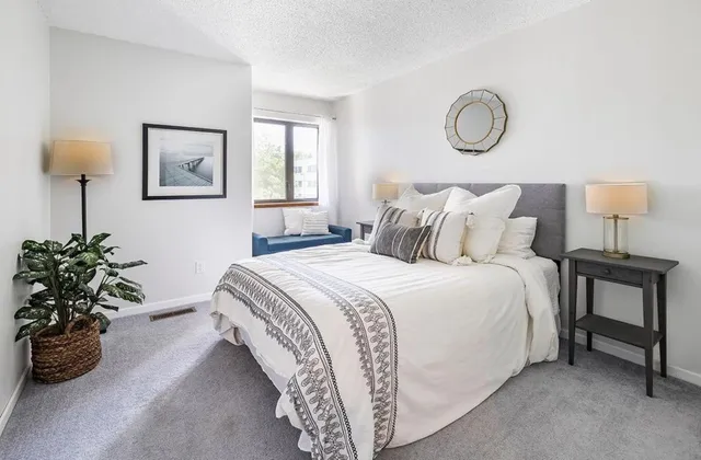 $2,100 | 334 West 5th Street, Waconia, MN 55387