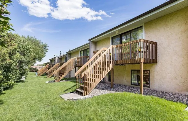 $2,100 | 334 West 5th Street, Waconia, MN 55387