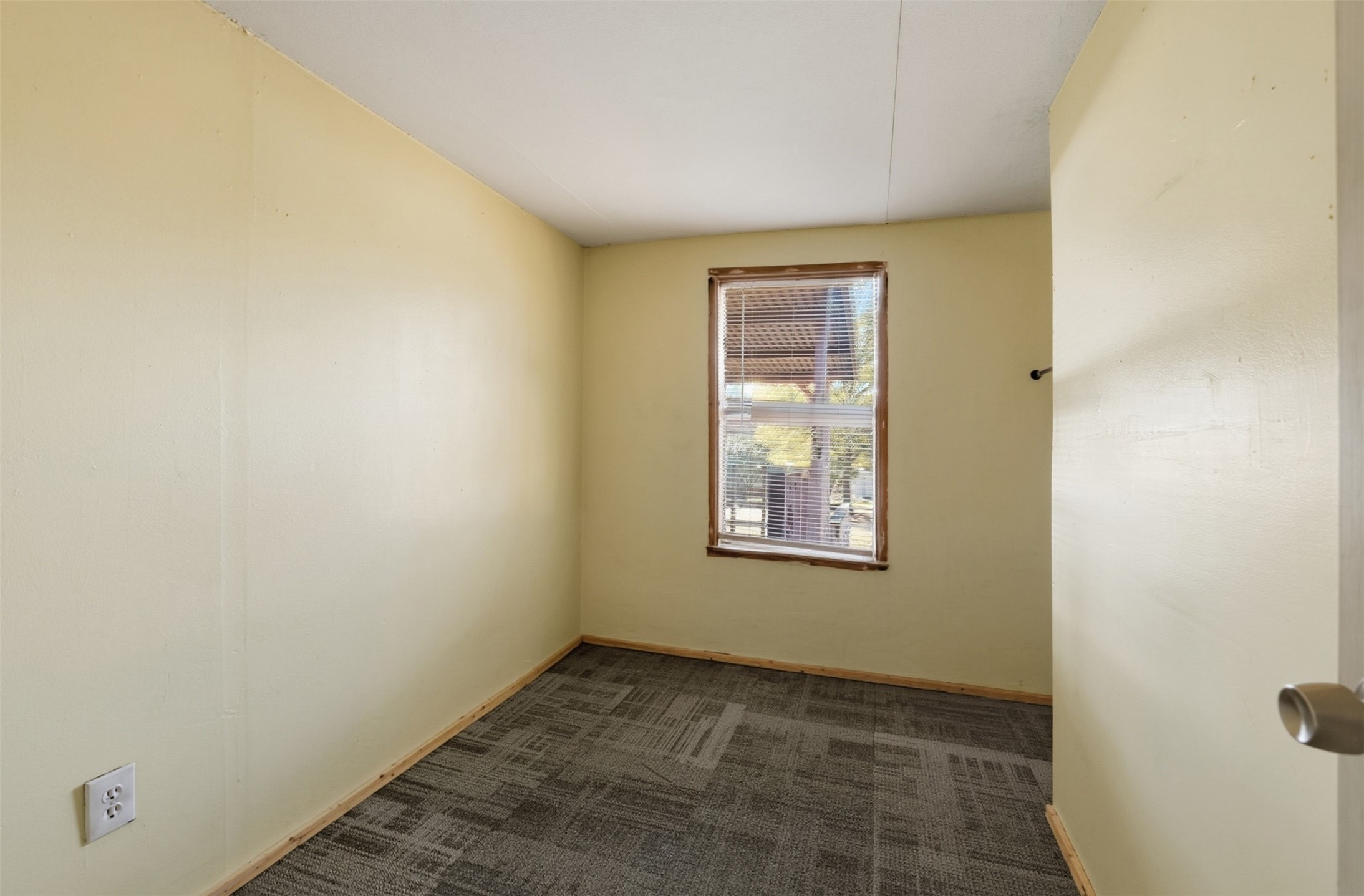 4027 Spring Branch Road Montgomery, TX 77316 - Photo 25 of 31 a view of an empty room and window