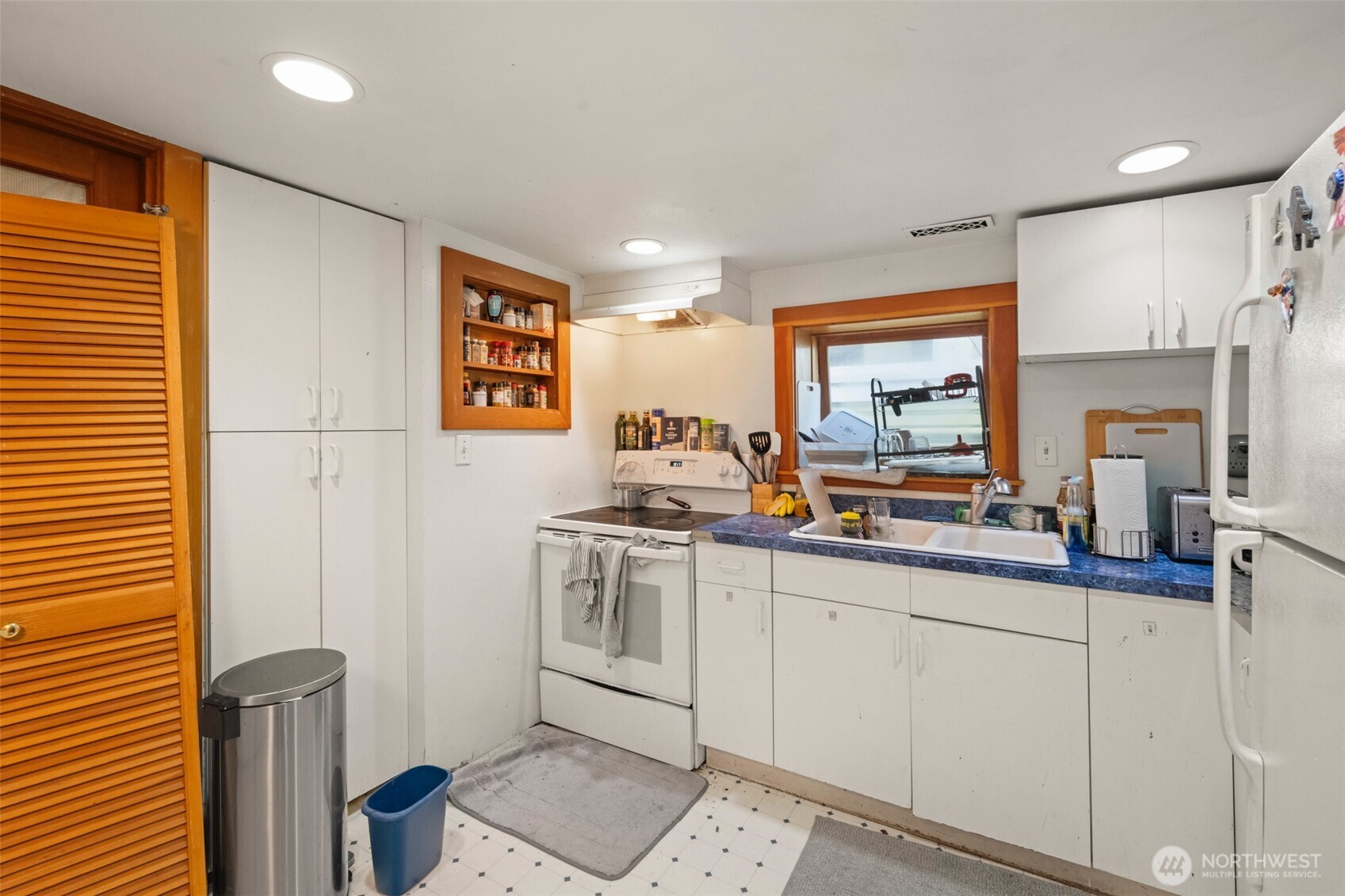 341 Northeast 51st Street Seattle, WA 98105 - Photo 15 of 28