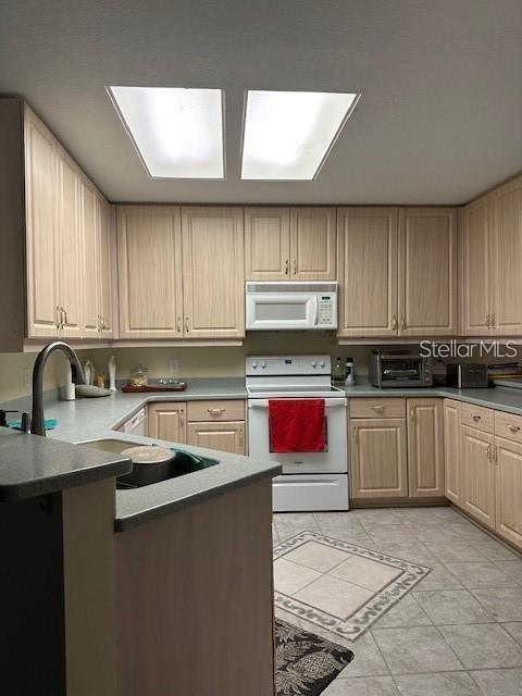 1746 Heron Cove Drive Lutz, FL 33549 - Photo 10 of 40