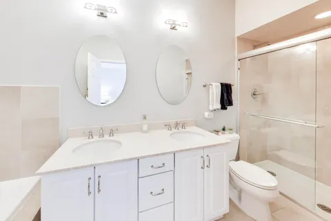 $875,000 | 628 West Wrightwood Avenue, Unit 3W, Chicago, IL 60614