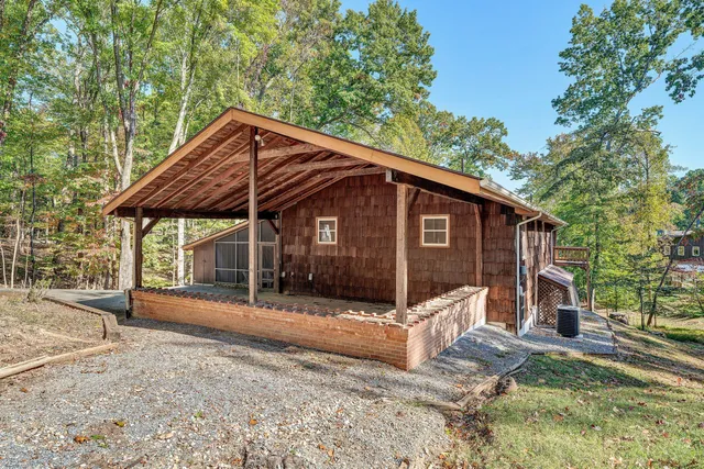 $1,100,000 | 101 Arbor Lane, Huddleston, VA 24104
