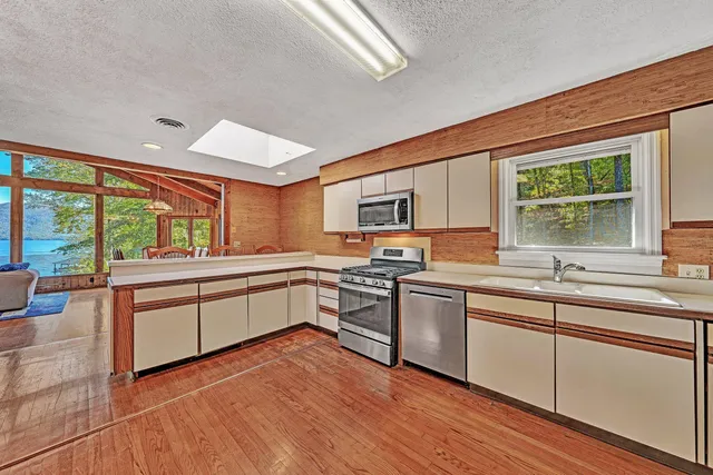 $1,200,000 | 101 Arbor Lane, Huddleston, VA 24104