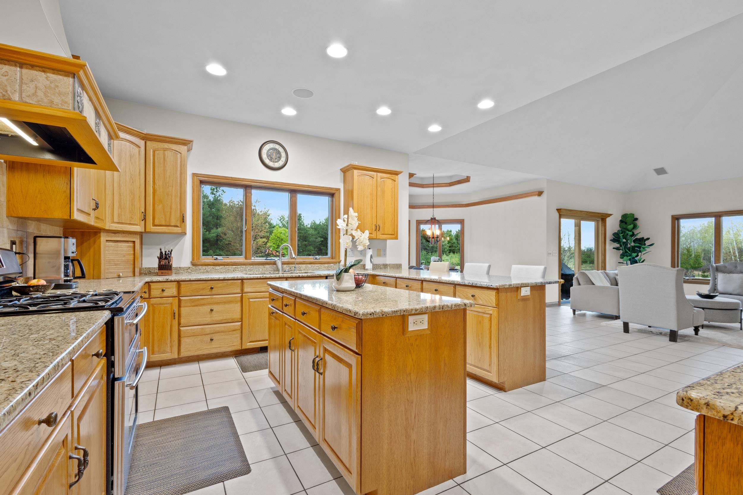 W7828 Hillview Road Hortonville, WI 54944 - Photo 10 of 66