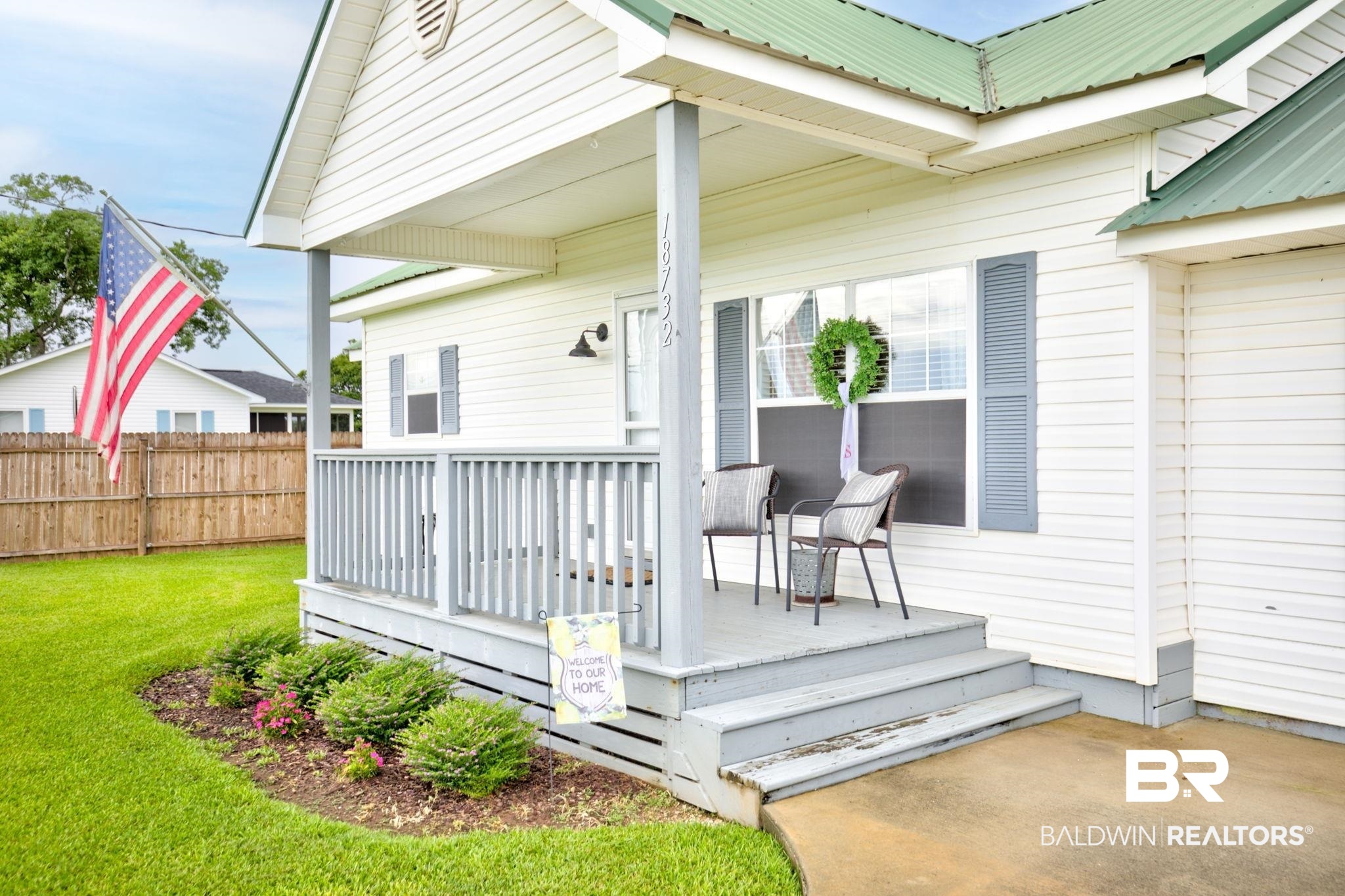 18732 Fairground Road Robertsdale, AL 36567 - Photo 4 of 46 Wooden deck with a yard