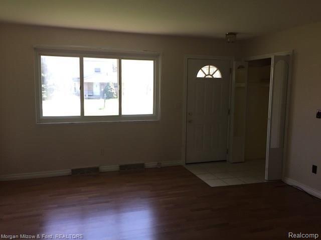 3536 Emmons Avenue Rochester, MI 48307 - Photo 2 of 15 thumb_IMG_0707_1024.jpg