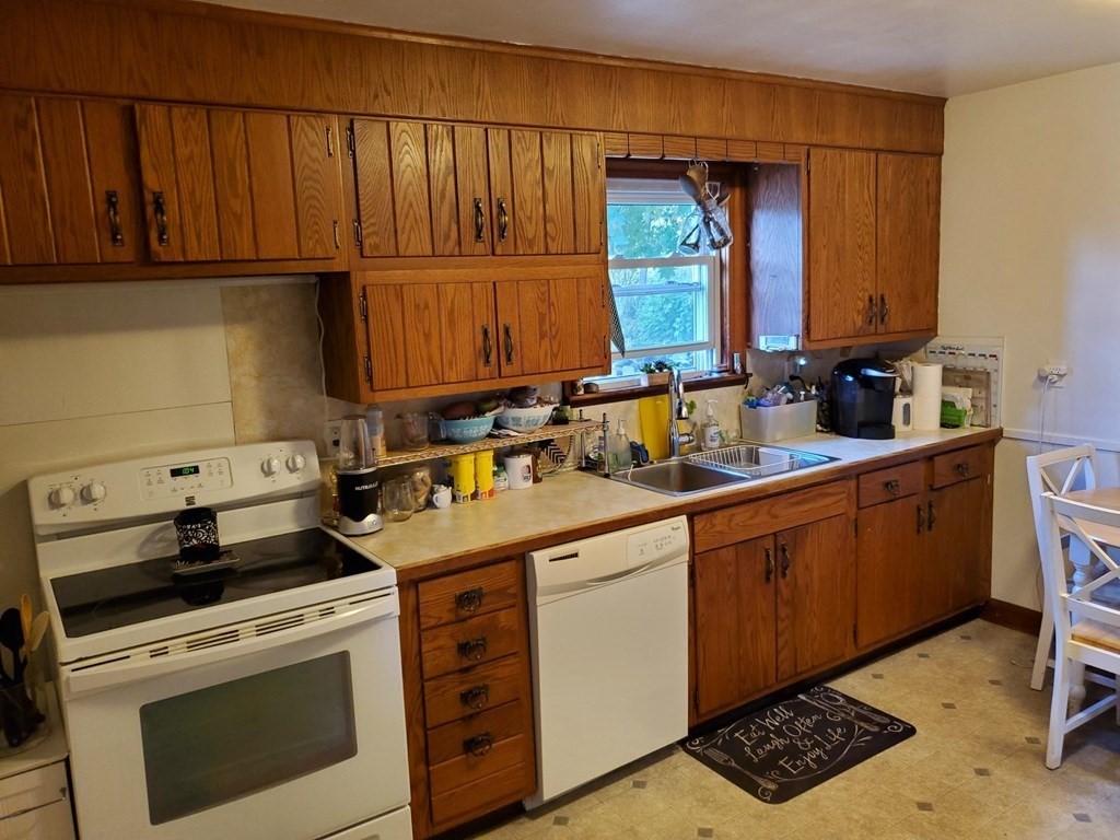 172 Bemis Road Fitchburg, MA 01420 - Photo 4 of 26 Gallery Image 4