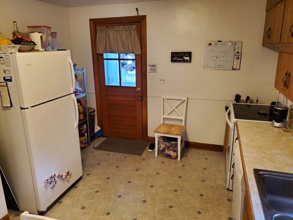 172 Bemis Road Fitchburg, MA 01420 - Photo 5 of 26 Gallery Image 5