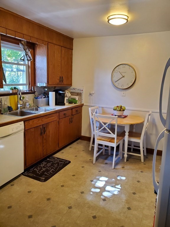 172 Bemis Road Fitchburg, MA 01420 - Photo 6 of 26 Gallery Image 6