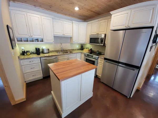 $670,000 | 526 West 5th Street, Grand Marais, MN 55604